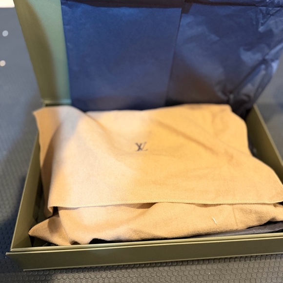 Louis Vuitton Monogram Vernis Thompson Street Vintage Shoulder Bag - Picture 8 of 11